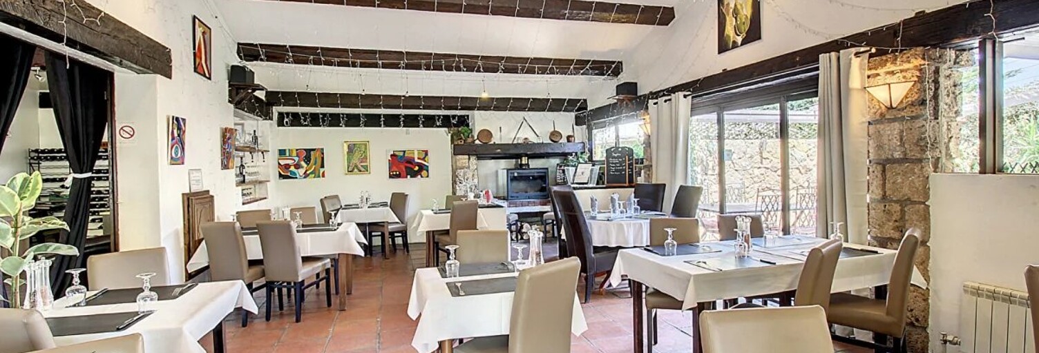 Immeuble  205 m² à vendre à Tourtour (83690)