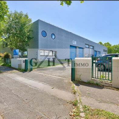 Local industriel  9163 €