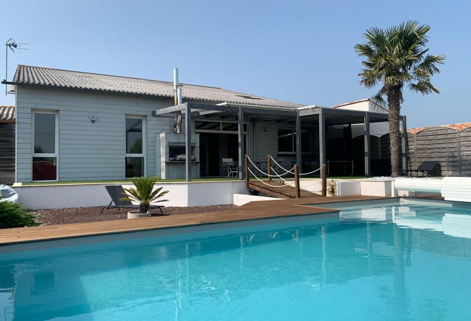 Propriété d'Architecte avec jardin et piscine, 5 chambres, double garage et dépendances — photo 1