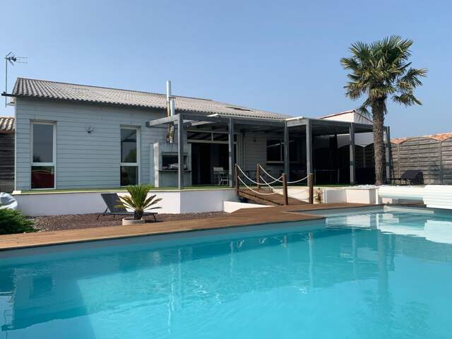 Propriété d'Architecte avec jardin et piscine, 5 chambres, double garage et dépendances — photo du bien