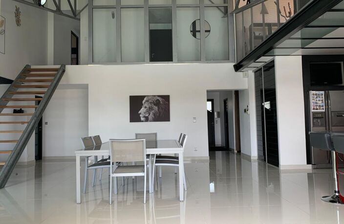 Propriété d'Architecte avec jardin et piscine, 5 chambres, double garage et dépendances — photo 2
