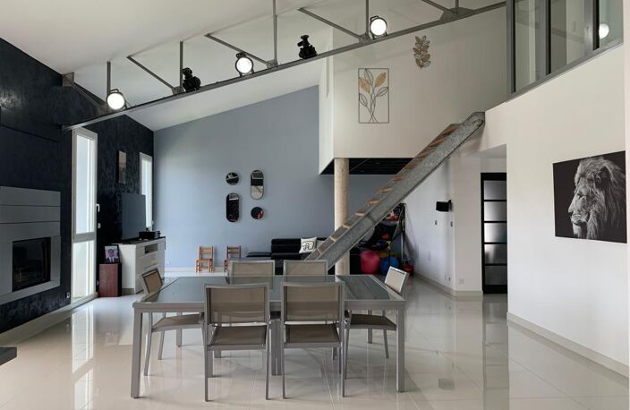 Propriété d'Architecte avec jardin et piscine, 5 chambres, double garage et dépendances — photo 3