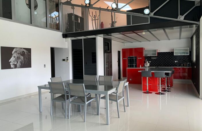 Propriété d'Architecte avec jardin et piscine, 5 chambres, double garage et dépendances — photo 4
