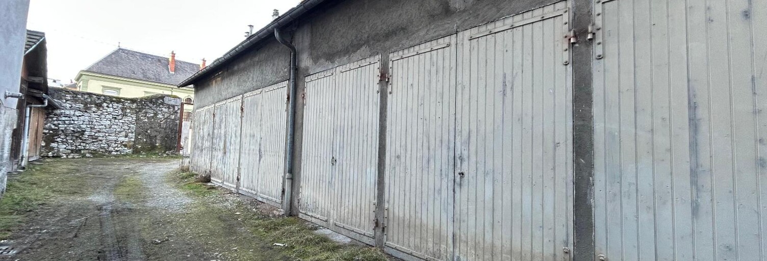 Garage   m² à louer à Chambéry (73000)