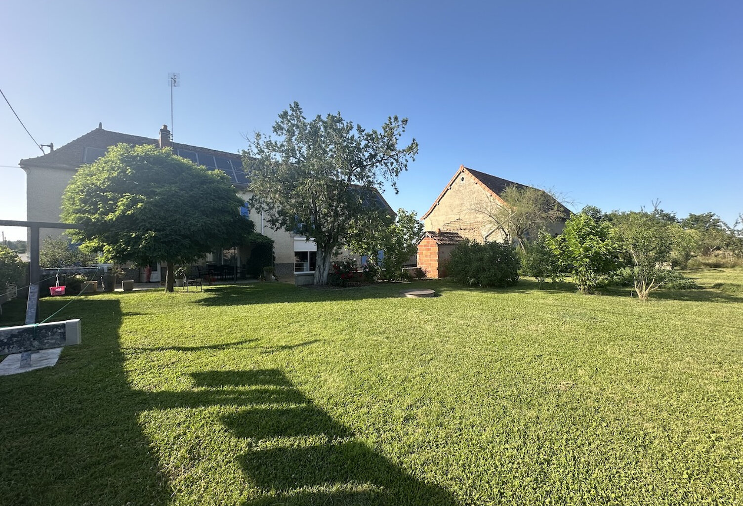 Ancien corps de ferme et dépendances, 180 m2 hab environ. — photo 1