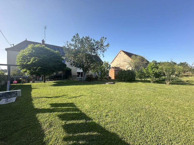 Ancien corps de ferme et dépendances, 180 m2 hab environ. — photo du bien