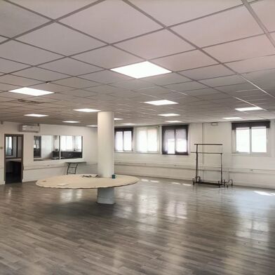 Bureau 6 pièces 5860 €