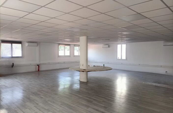IVRY-SUR-SEINE BUREAUX OU ACTIVITÉS 275 M² — photo 4