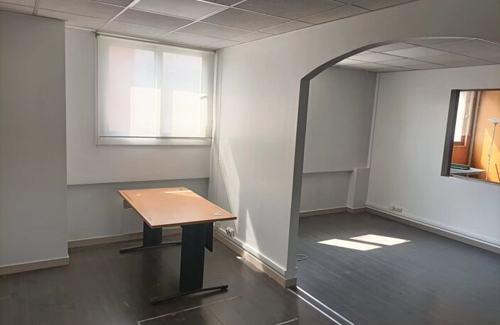 IVRY-SUR-SEINE BUREAUX 70,60 M² — photo 5