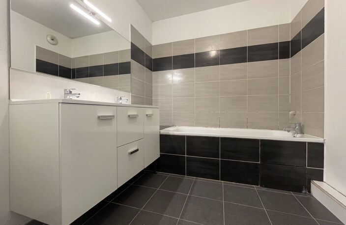 Appartement T3 de 66 m2 en rez-de-chaussée avec terrasse   Q — photo 2