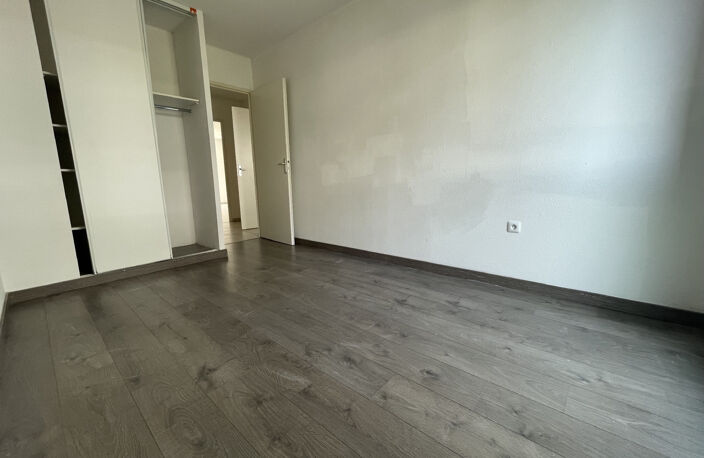 Appartement T3 de 66 m2 en rez-de-chaussée avec terrasse   Q — photo 3