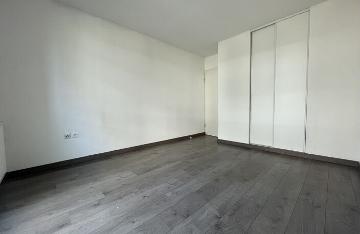 Appartement T3 de 66 m2 en rez-de-chaussée avec terrasse   Q — photo 4