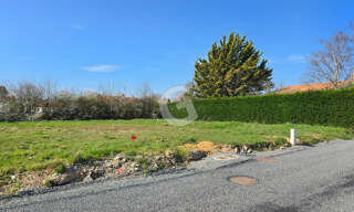 Terrain  374 m² à vendre à Saint-Hilaire-la-Forêt (85440)