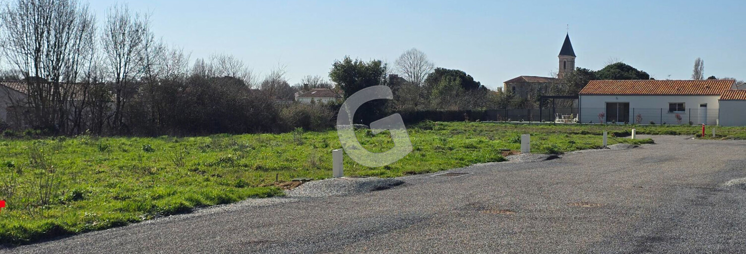 Terrain  374 m² à vendre à Saint-Hilaire-la-Forêt (85440)