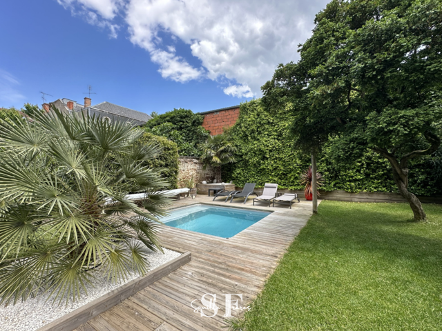 AGEN HYPER CENTRE MAISON D'EXCEPTION AVEC GARAGE JARDIN ET PISCINE — photo du bien