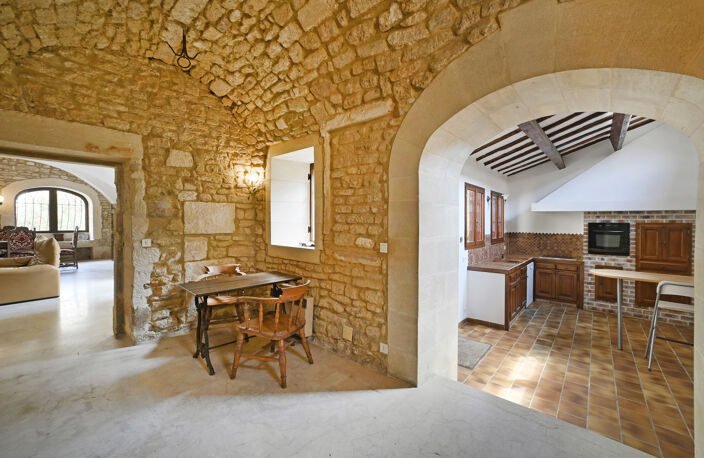 Partie d'un ancien château au charme préservé — photo 3