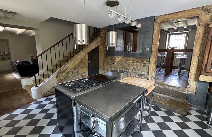 A VENDRE EN EXCLUSIVITE MAISON ANCIENNE  DE 205 M2 A FLEURIE — photo 2