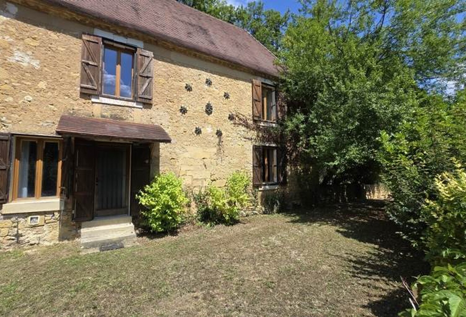 Maison en pierre de 8 pièces principales — photo 1