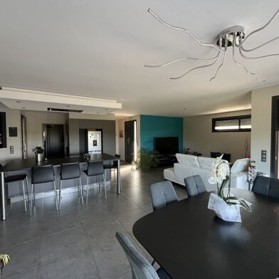 Maison 6 pièces 421200 €