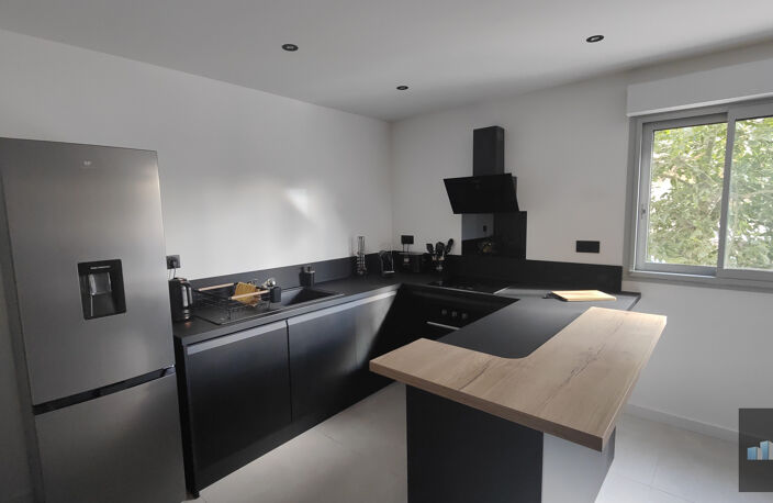 LE LAVANDOU - Appartement de type T3 de 68.5 m2 avec place de stationnement — photo 4