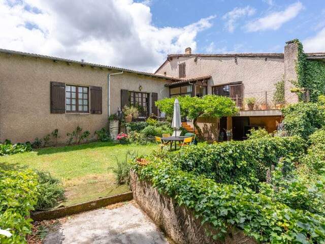 Maison de bourg de 7 pièces principales — photo du bien
