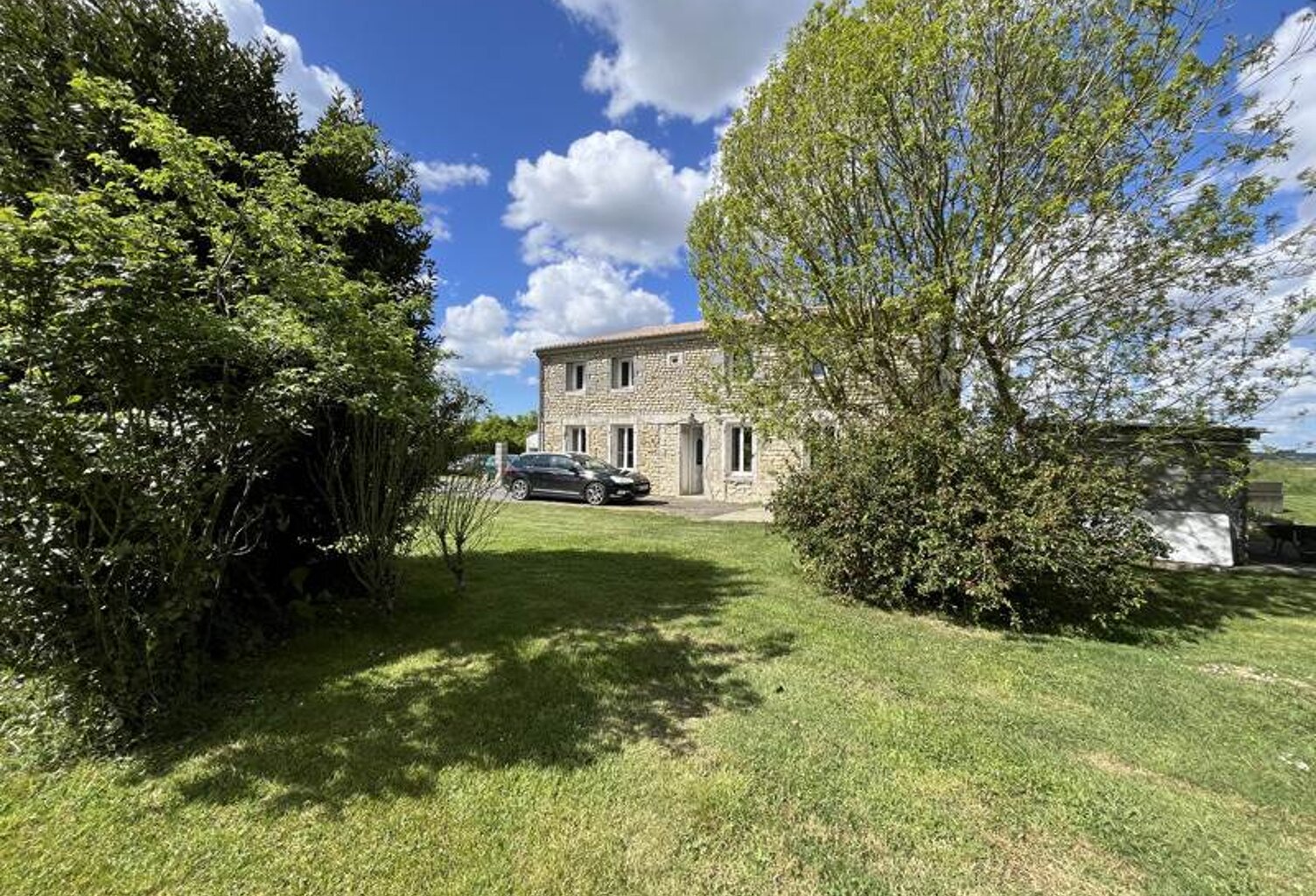 Vente maison 6 pièces 220 m² Tonnay-Charente (17430) — photo 1