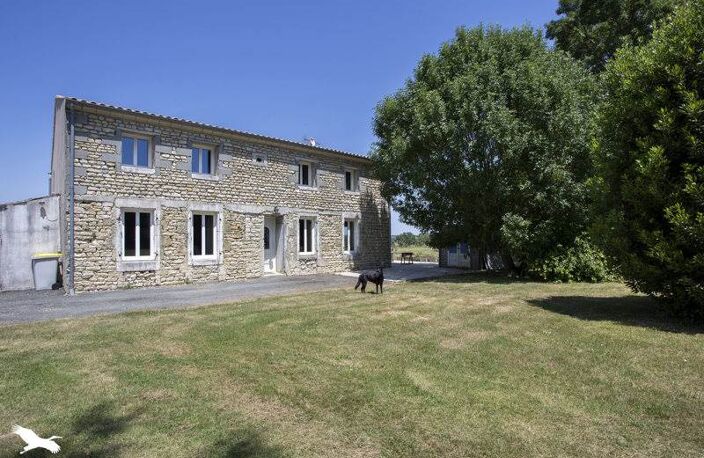 Vente maison 6 pièces 220 m² Tonnay-Charente (17430) — photo 2