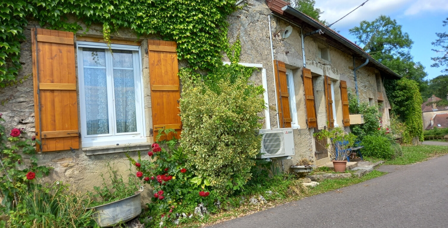 MAISON DE VILLAGE — photo 1