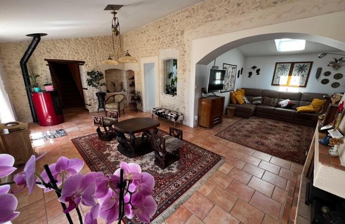 Maison À Vendre Charentaise rénovée 226m2 habitable avec piscine 150m2 de dépendances — photo 4