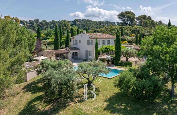 AIX-EN-PROVENCE – BASTIDE 350 M² – PARC  DE 7000 M² – PISCINE – — photo 3