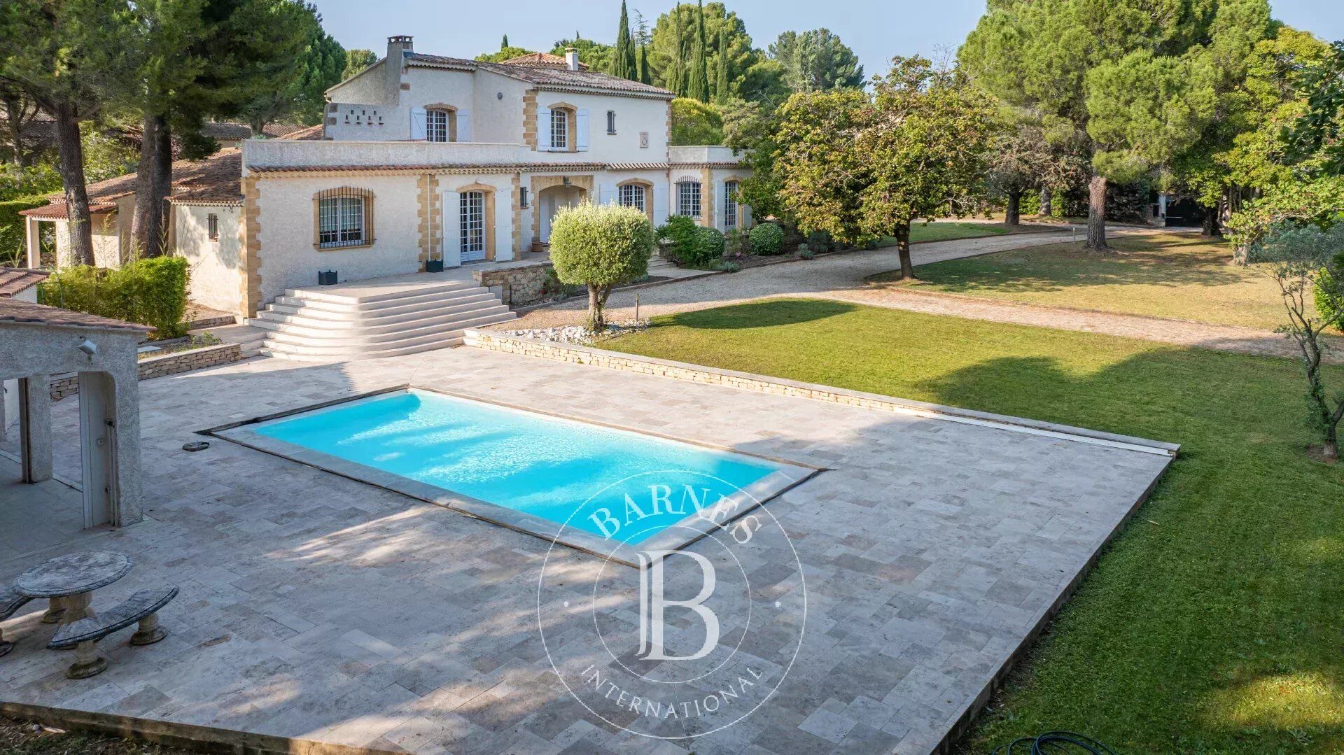 Villa / Maison  T7 à vendre Aix-en-Provence 13090