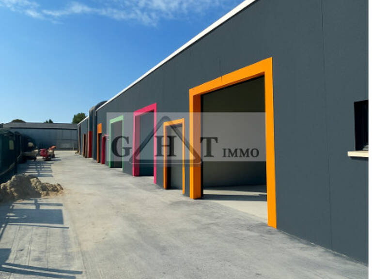 ENTREPOT A LOUER 105 M² A VAUX LE PENIL — photo 1