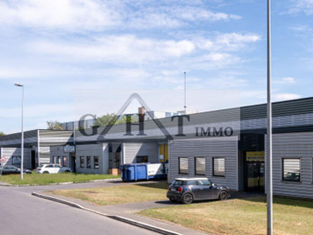 A LOUER 568M² ENTREPOT ET BUREAUX AU BOURGET — photo du bien