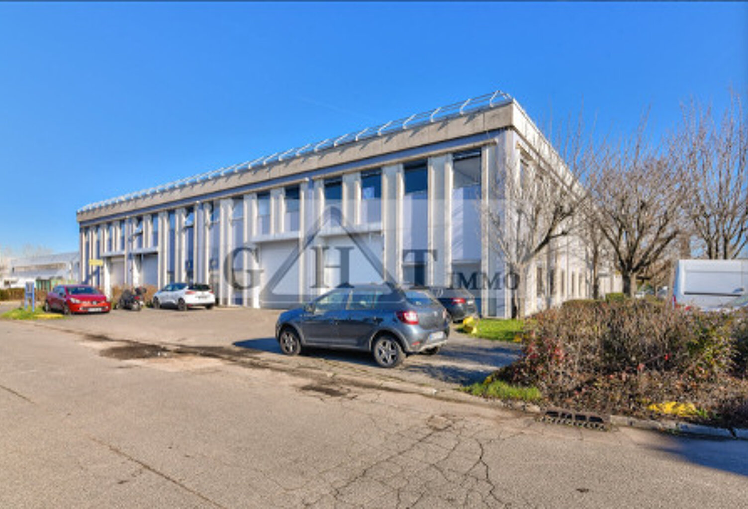 Entrepot à la location de 1300m² — photo 1