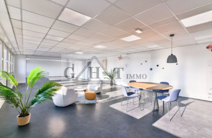 Entrepot à la location de 1300m² — photo 3