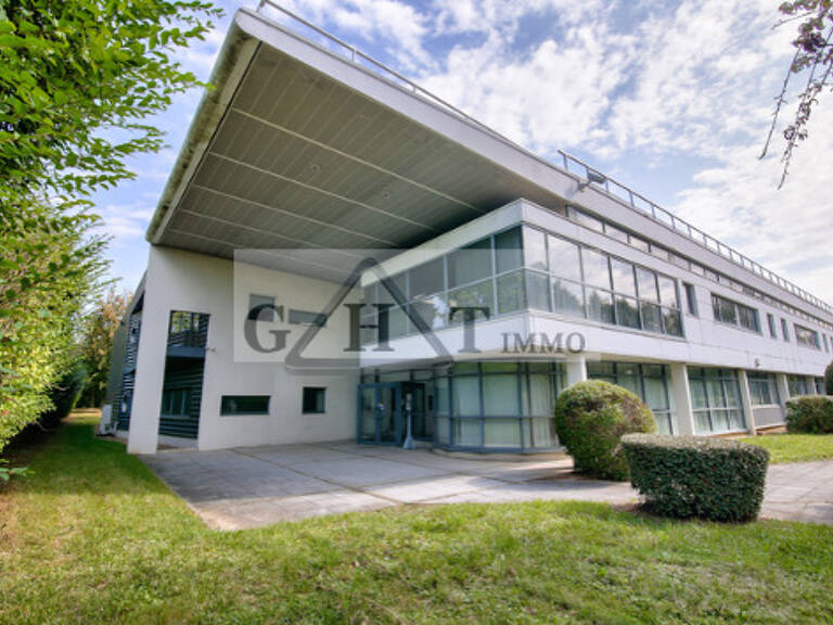 Entrepot à la location de 3 384 m² — photo 1