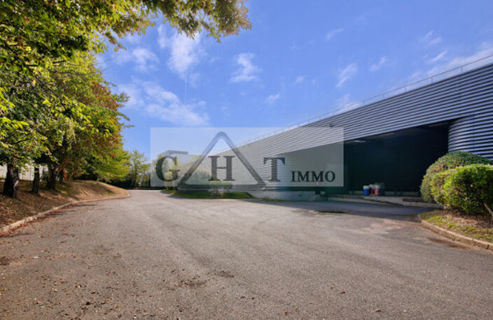Entrepot à la location de 3 384 m² — photo 2