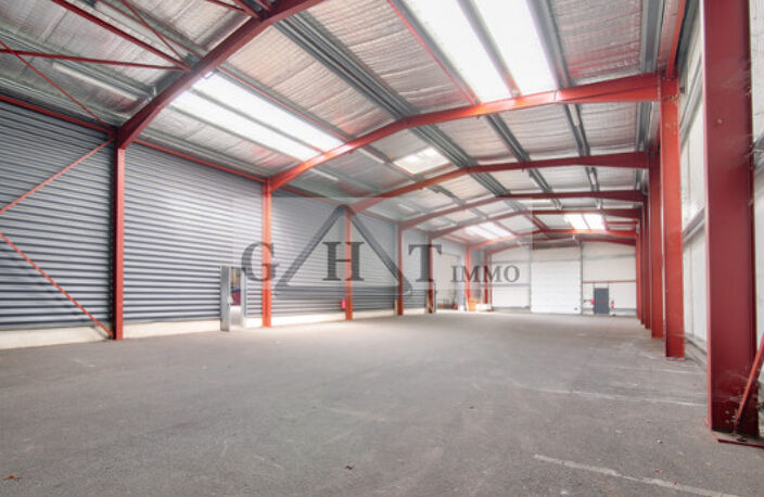 Entrepot à la location de 3 384 m² — photo 5