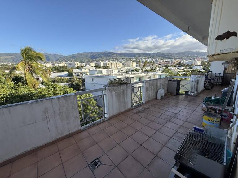 À Saint-Denis, appartement F3 de 86 m2 avec Grande terrasse — photo 1