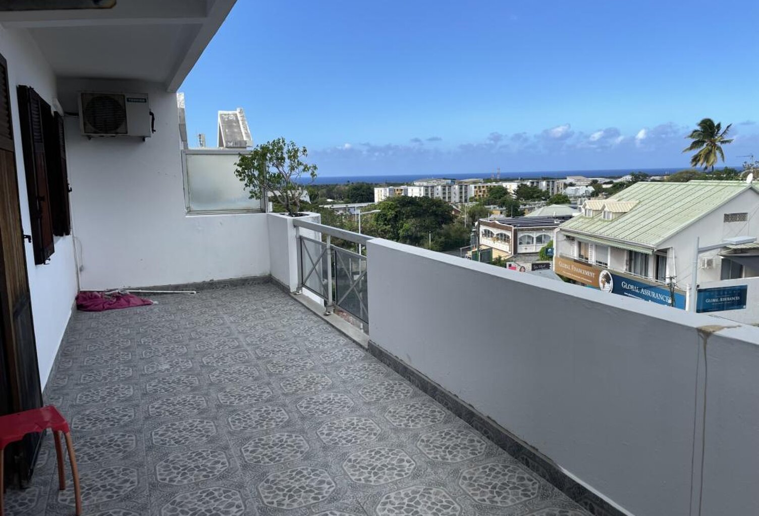 À Saint-Denis, appartement F4 de 71 m2 avec Grande terrasse — photo 1