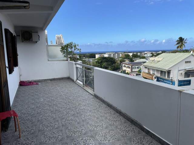 À Saint-Denis, appartement F4 de 71 m2 avec Grande terrasse — photo du bien