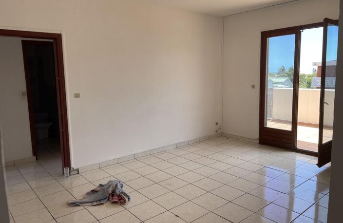 À Saint-Denis, appartement F4 de 71 m2 avec Grande terrasse — photo 2