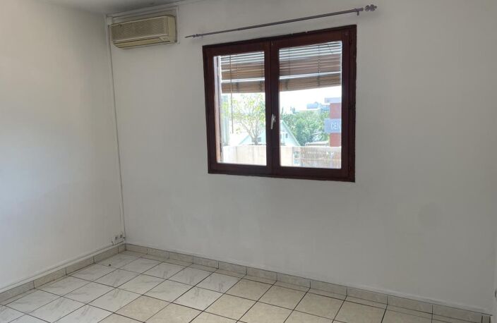 À Saint-Denis, appartement F4 de 71 m2 avec Grande terrasse — photo 3