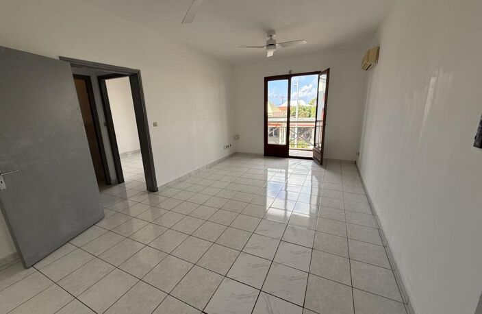 À Saint-Denis, appartement F3 de 61 m2 avec grande terrasse — photo 2