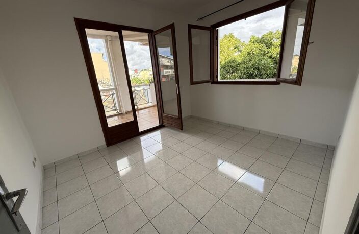 À Saint-Denis, appartement F3 de 61 m2 avec grande terrasse — photo 3