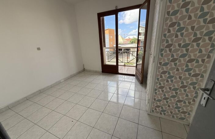 À Saint-Denis, appartement F3 de 61 m2 avec grande terrasse — photo 4