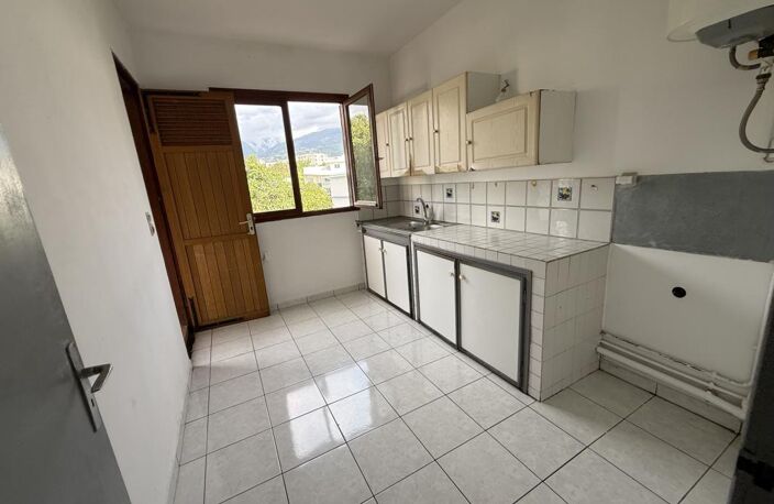 À Saint-Denis, appartement F3 de 61 m2 avec grande terrasse — photo 5