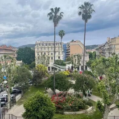 Appartement  1300 €