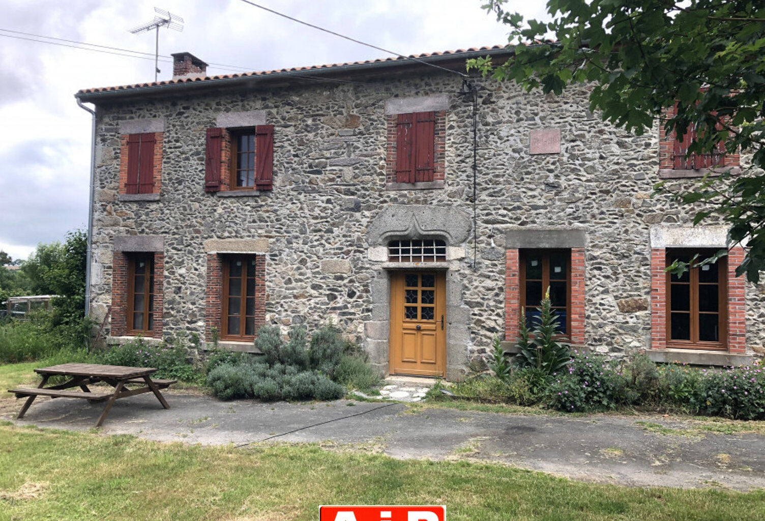 Vente maison 7 pièces 184 m² Pouzauges (85700) — photo 1