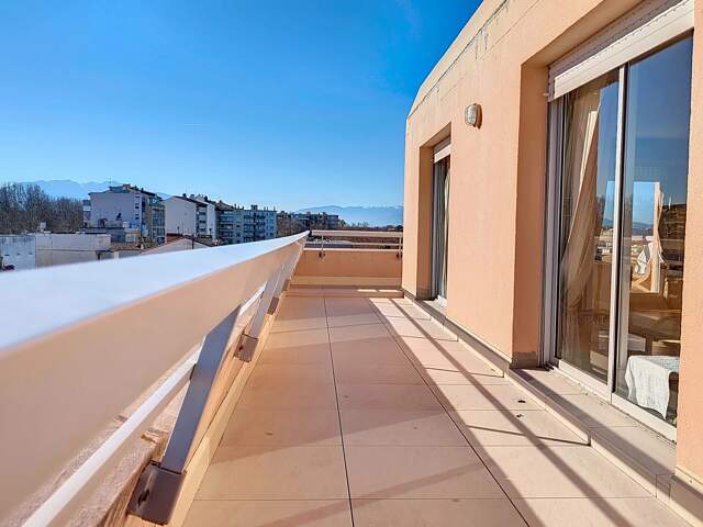 Perpignan palais des congrès dernier étage terrasse garage en plus — photo du bien